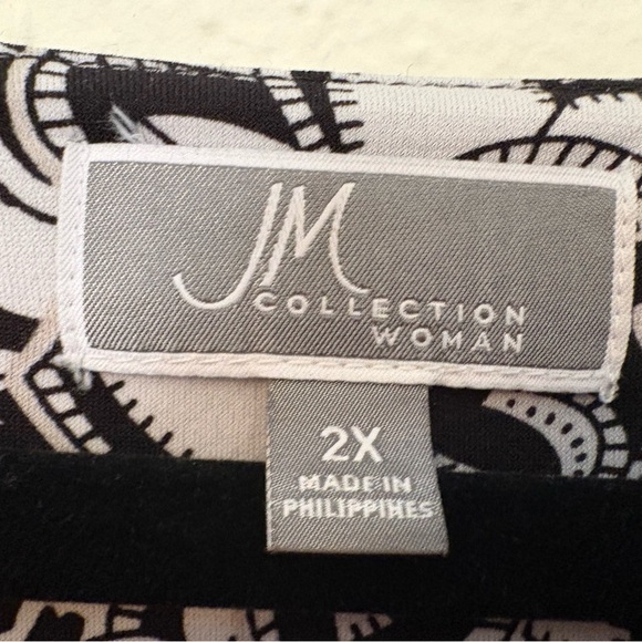 JM Collection Black and White Floral Blouse - Picture 2 of 2
